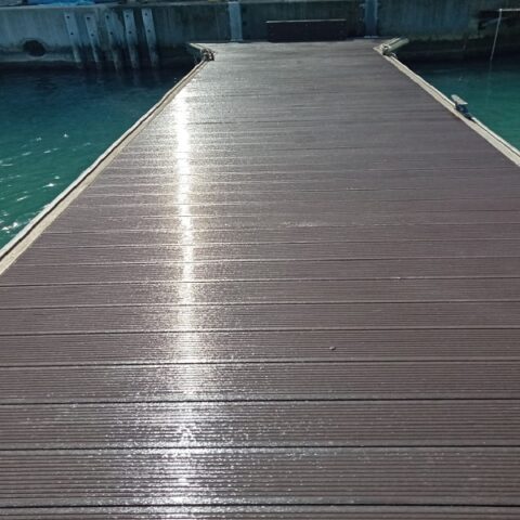 wooden_floating_deck
